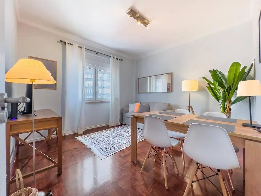Appartement Olaias Lisbon 2Bed Near Metro Portugal